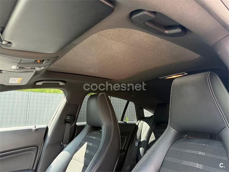 Usado Mercedes CLA180 Shooting Brake 122 CV (89 kW) 2017 Blanco Familiar
