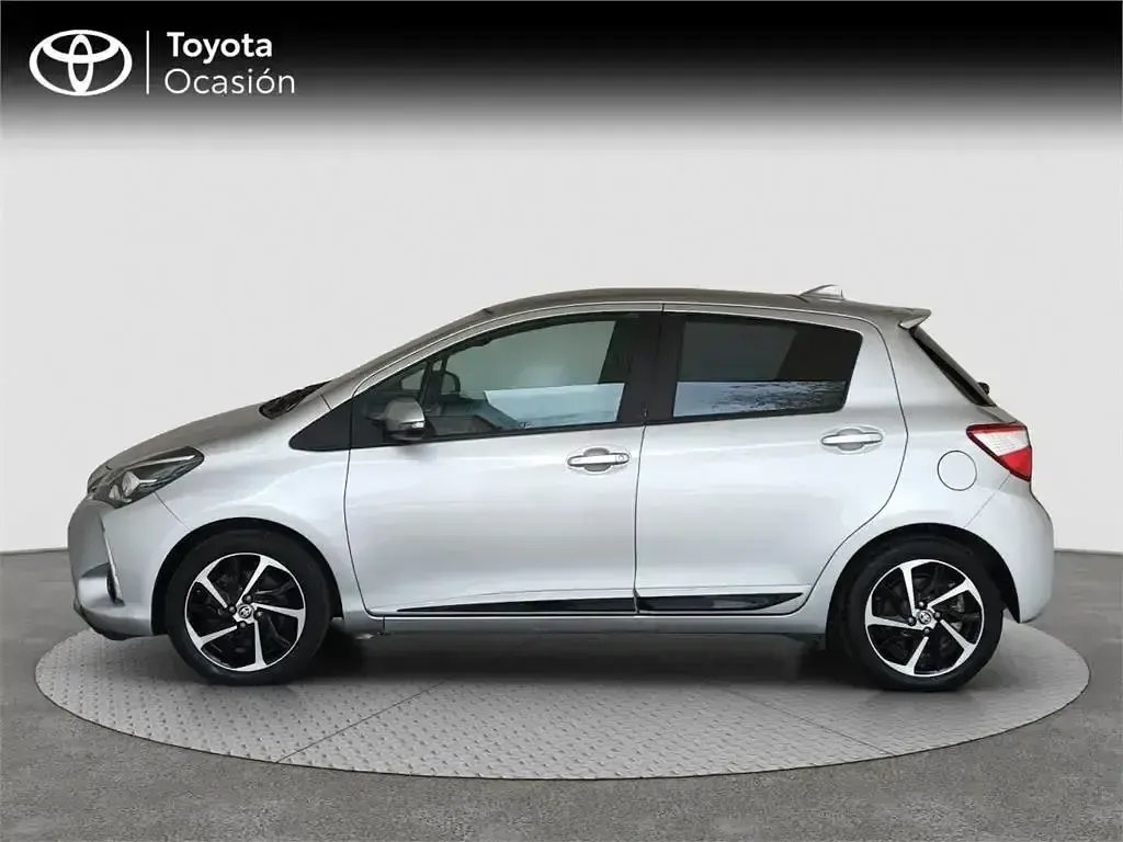 Używany Toyota Yaris Hybrid Advance 100 KM (73 kW) 2019 Szary Minivan