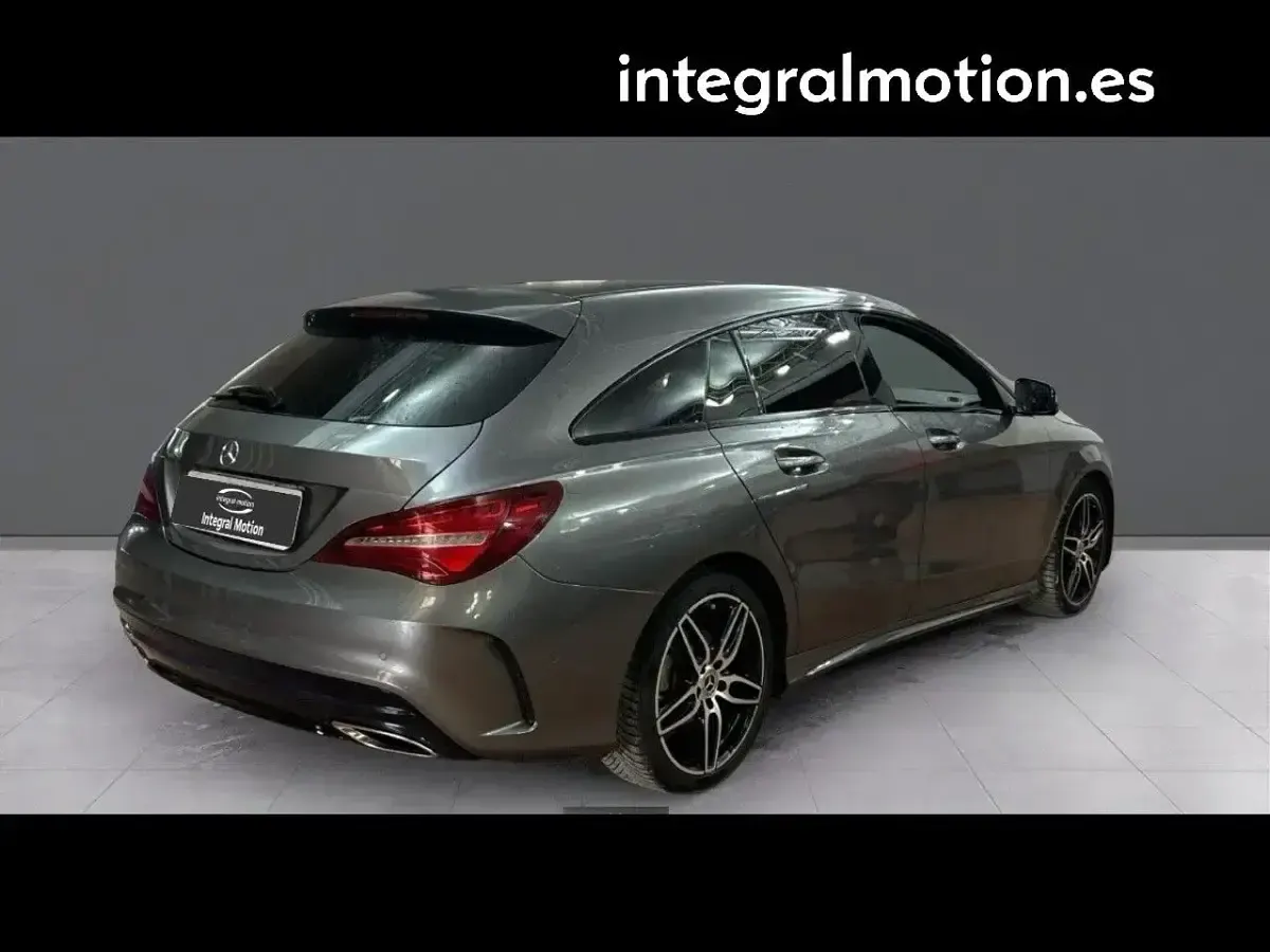 Usado Mercedes CLA220 Shooting Brake 190 CV (139 kW) 2019 Gris Familiar