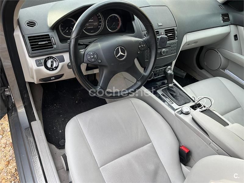 Usado Mercedes C200 136 CV (100 kW) 2009 Gris / plata Berlina