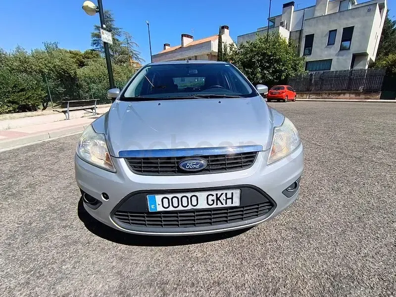 Usado Ford Focus Trend 115 CV (84 kW) 2008 Gris / plata Berlina