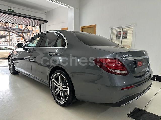 Usado Mercedes E220 194 CV (142 kW) 2017 Gris / plata Berlina