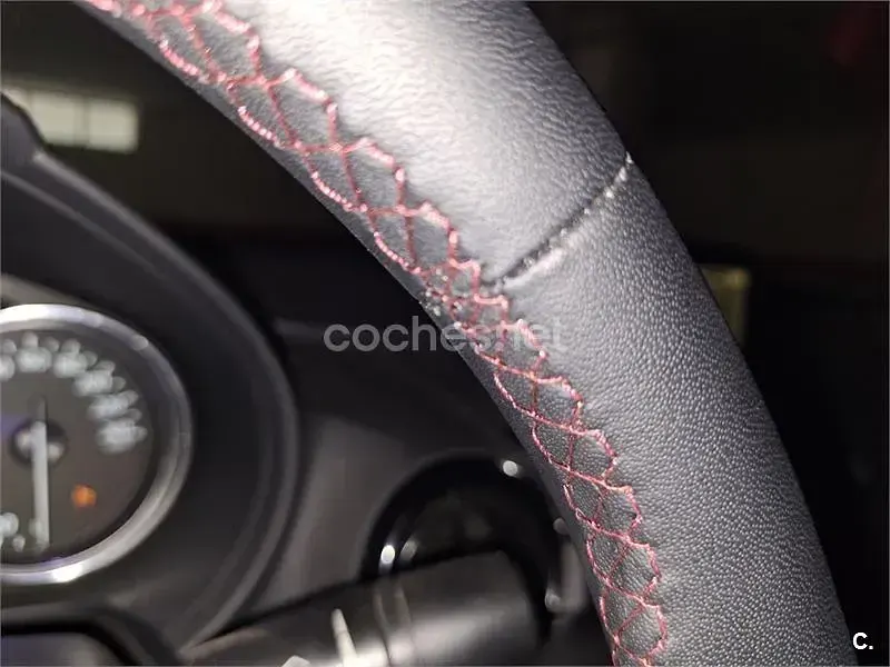 Usado Mazda MX5 Style 131 CV (96 kW) 2016 Rojo Descapotable