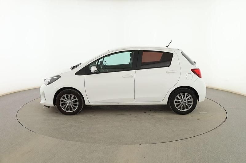 Usado Toyota Yaris Active 100 CV (73 kW) 2016 Blanco Berlina