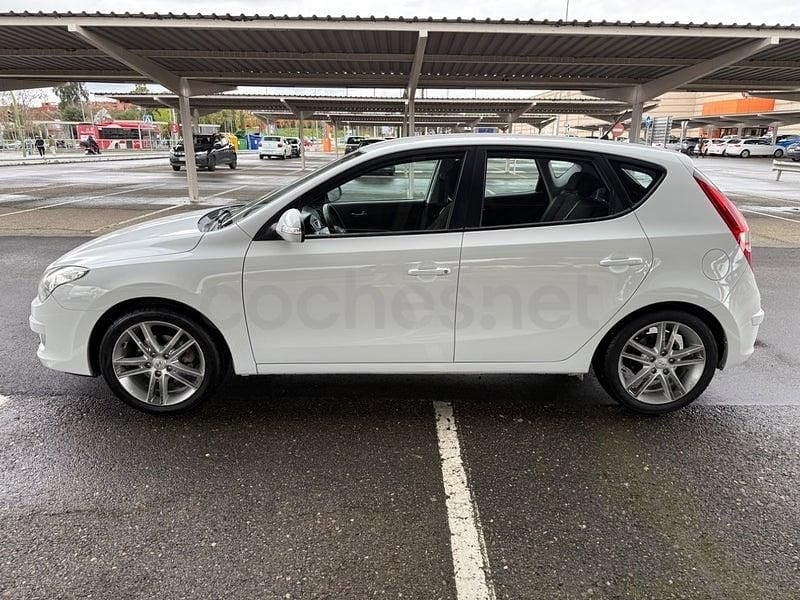 Usado Hyundai i30 Classic 90 CV (66 kW) 2010 Blanco Berlina