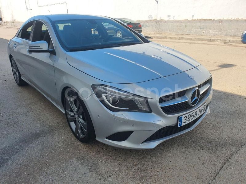 Usado Mercedes CLA220 Urban 170 CV (125 kW) 2013 Gris / plata Berlina