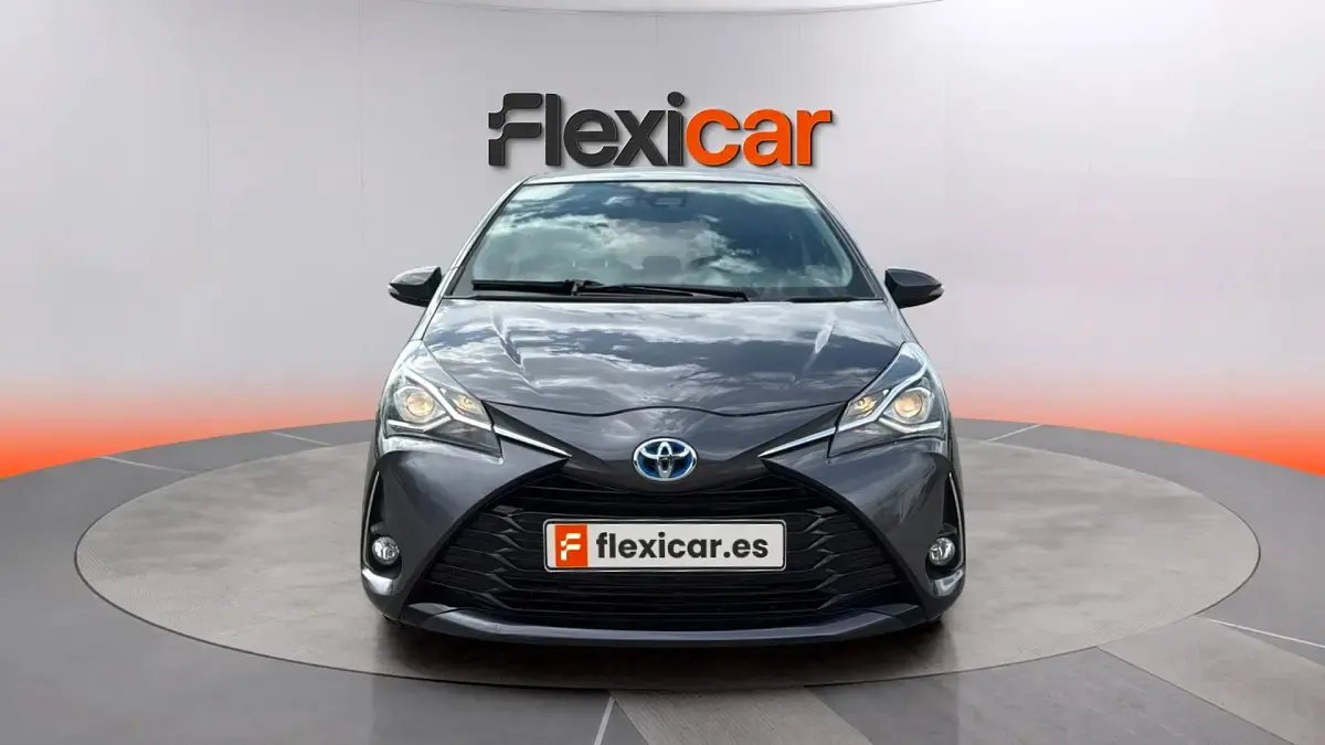 Käytetty Toyota Yaris Hybrid Business Edition 116 HP (85 kW) 2020 Harmaa Sedan