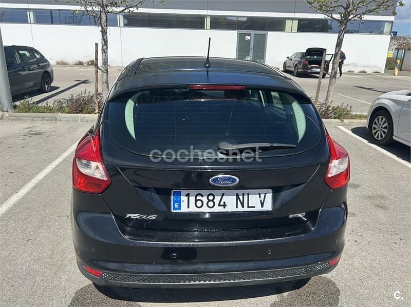 Usado Ford Focus Trend 125 CV (91 kW) 2013 Negro Berlina