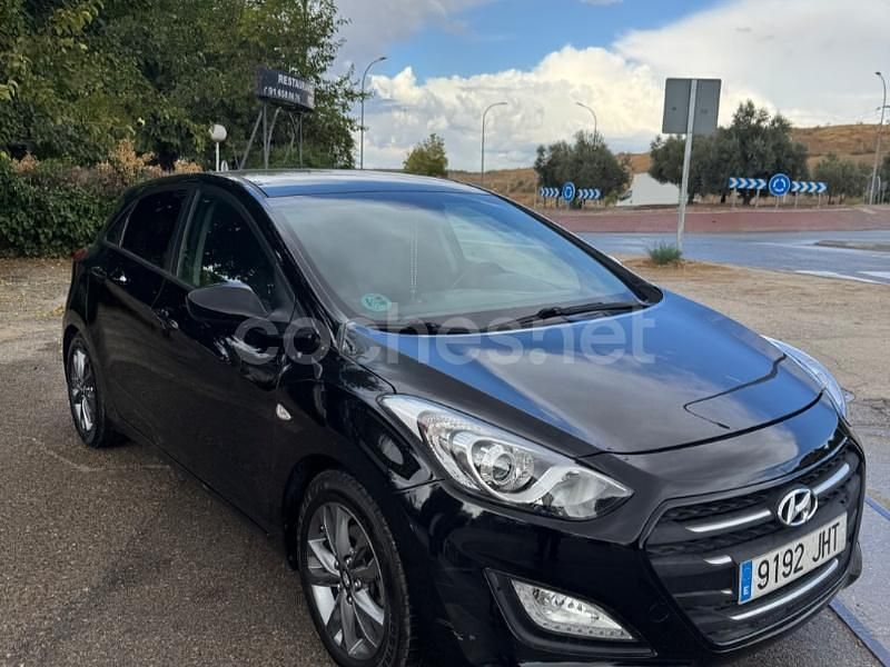 Usado Hyundai i30 90 CV (66 kW) 2016 Negro Berlina