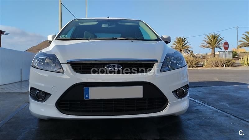 Blanco Usado 2009 Ford Focus Trend Berlina | 4000 € (Buen precio) - Imagen 1/4