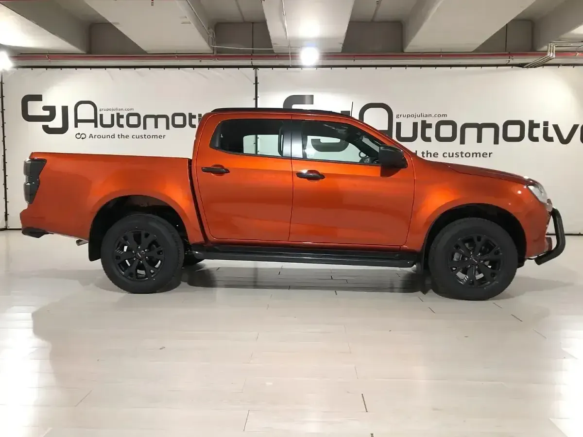 Usado Isuzu D-Max 163 CV (119 kW) 2023 Naranja Pickup/Camioneta
