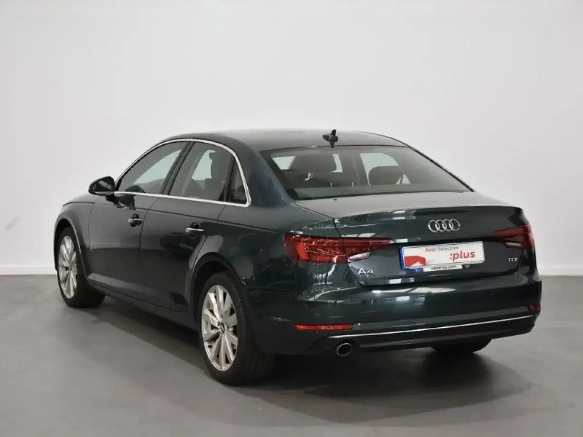Usado Audi A4 Design 150 CV (110 kW) 2018 Verde Berlina