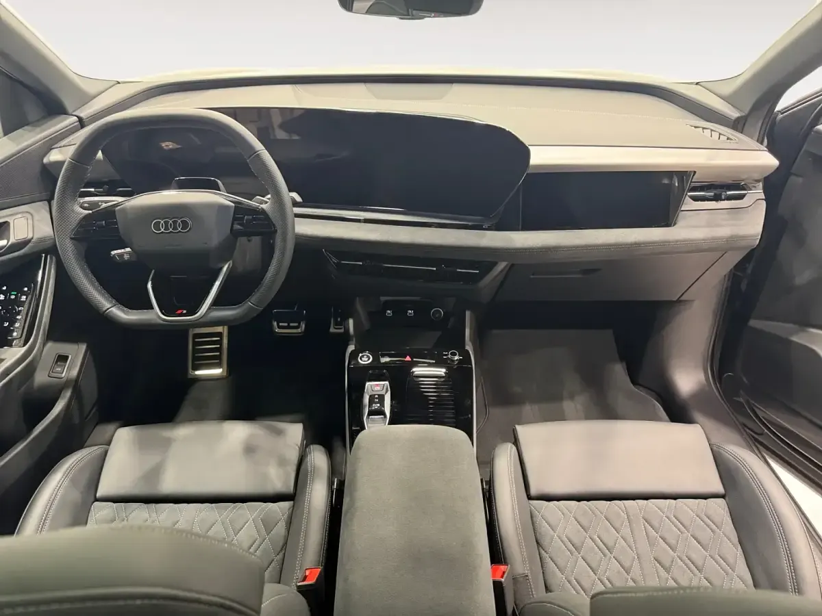 Nuevo Audi Q6 Sportback e-tron Performance 250 kW (340 CV) 2026 Gris/plata SUV