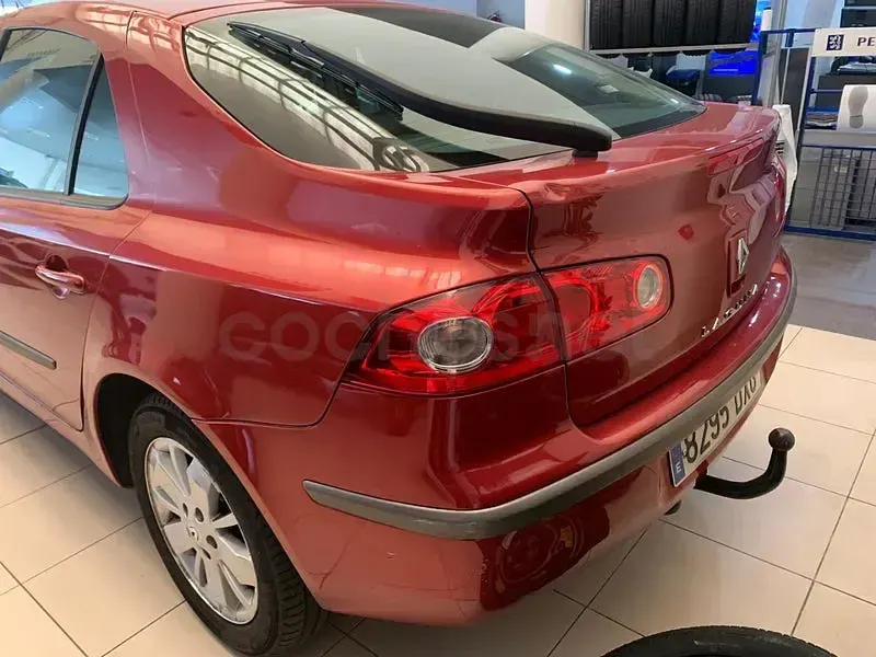 Usado Renault Laguna II Dynamique 130 CV (95 kW) 2006 Granate Berlina