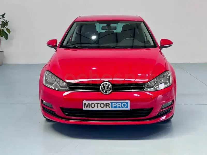 Usado VW Golf VII 110 CV (80 kW) 2015 Rojo Berlina