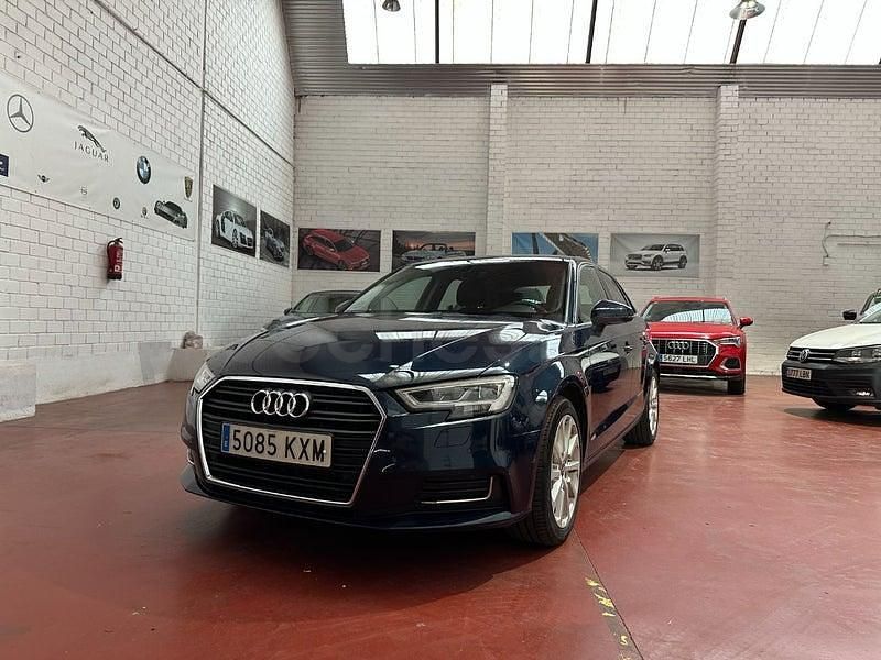 Usado Audi A3 Ambiente 116 CV (85 kW) 2019 Azul Berlina