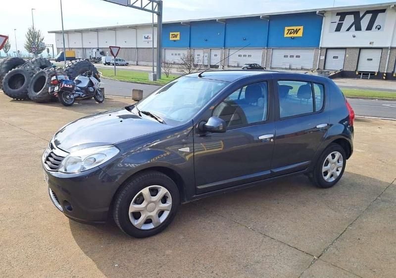 Gris Usado 2010 Dacia Sandero Ambiance Utilitario | 5995 € (Un poco caro) - Imagen 1/4