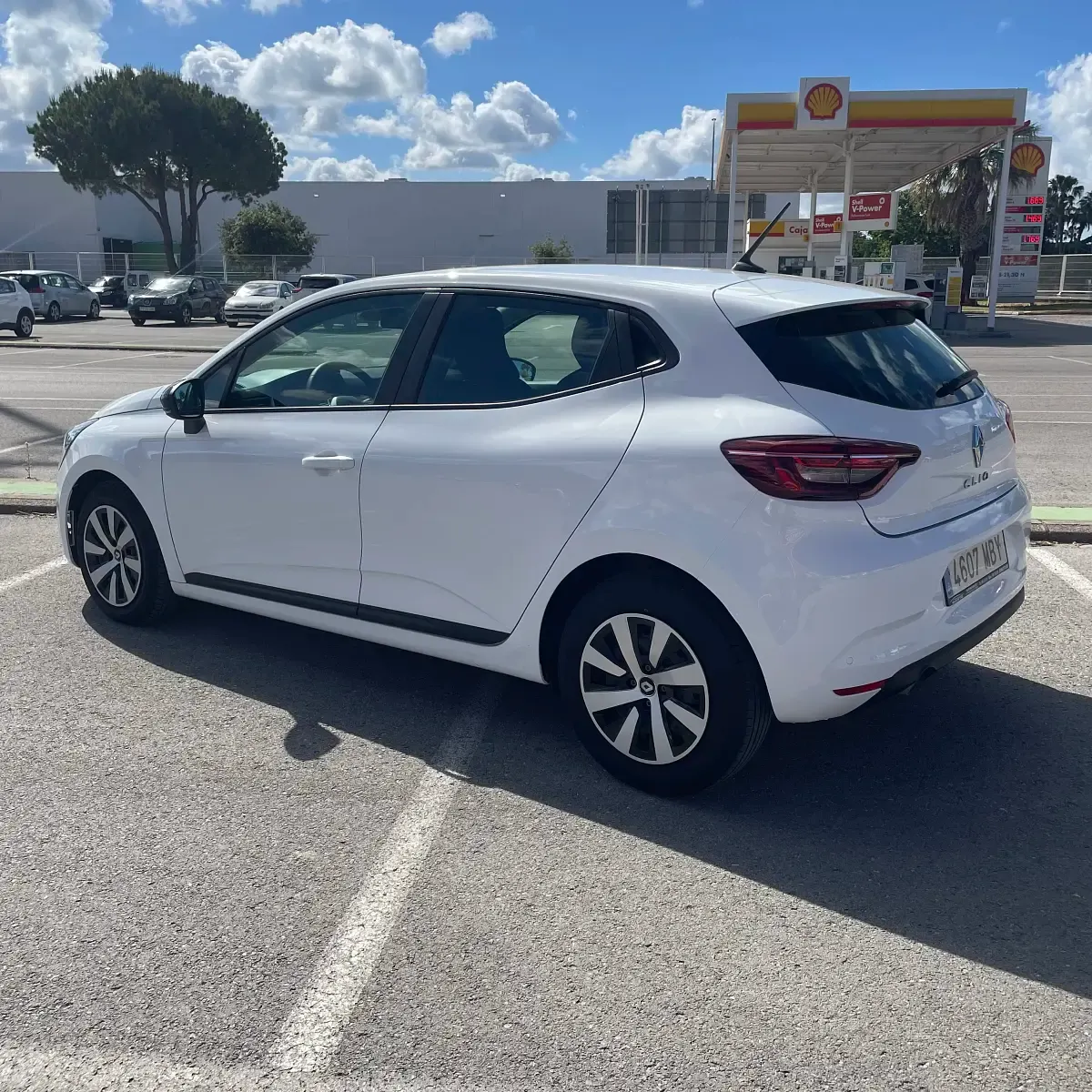 Käytetty Renault Clio V Equilibre 100 HP (73 kW) 2022 Valkoinen Sedan
