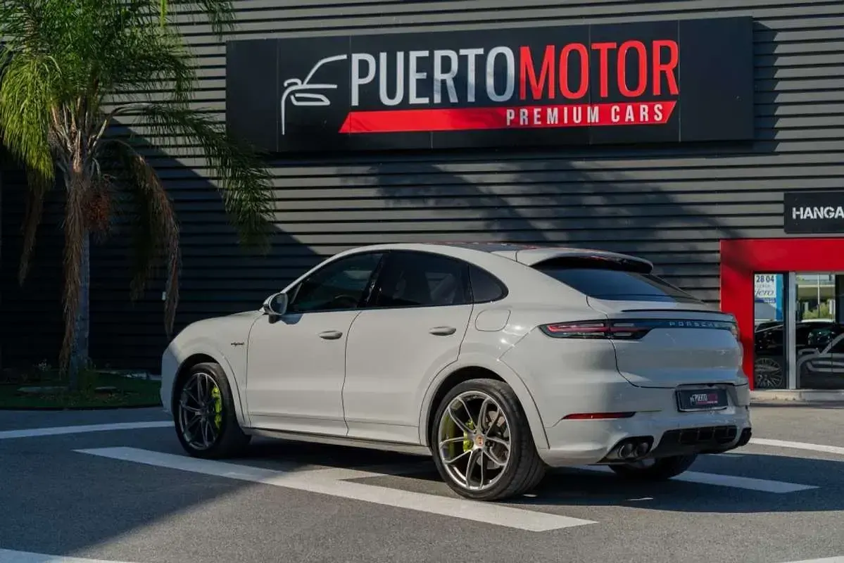 Usado Porsche Cayenne 462 CV (339 kW) 2021 Gris SUV