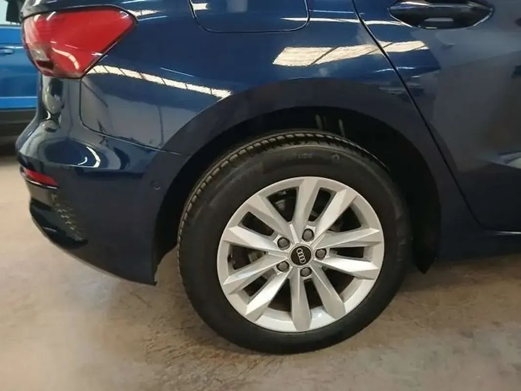 Usado Audi A3 110 CV (80 kW) 2023 Azul Berlina