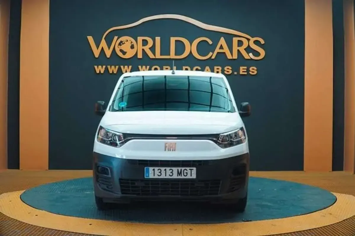 Usado Fiat Doblò 102 CV (75 kW) 2023 Blanco Monovolumen