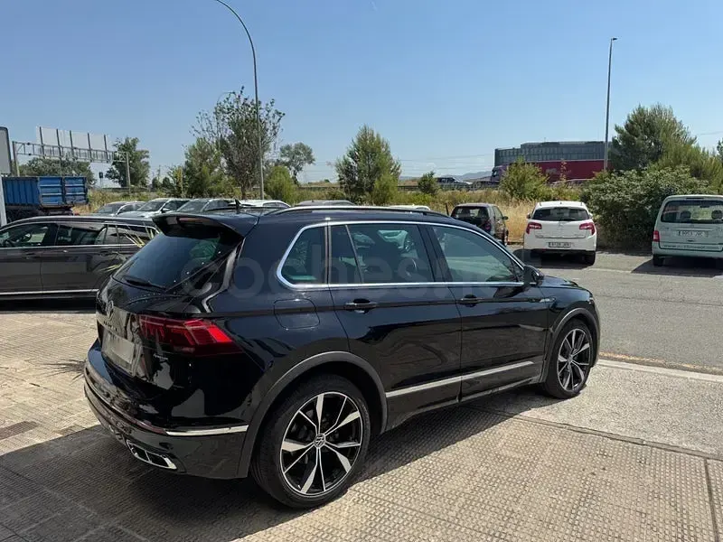 Usado VW Tiguan R-line 200 CV (147 kW) 2021 Negro SUV