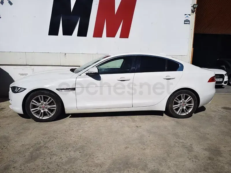 Usado Jaguar XE Portfolio 180 CV (132 kW) 2017 Blanco Berlina