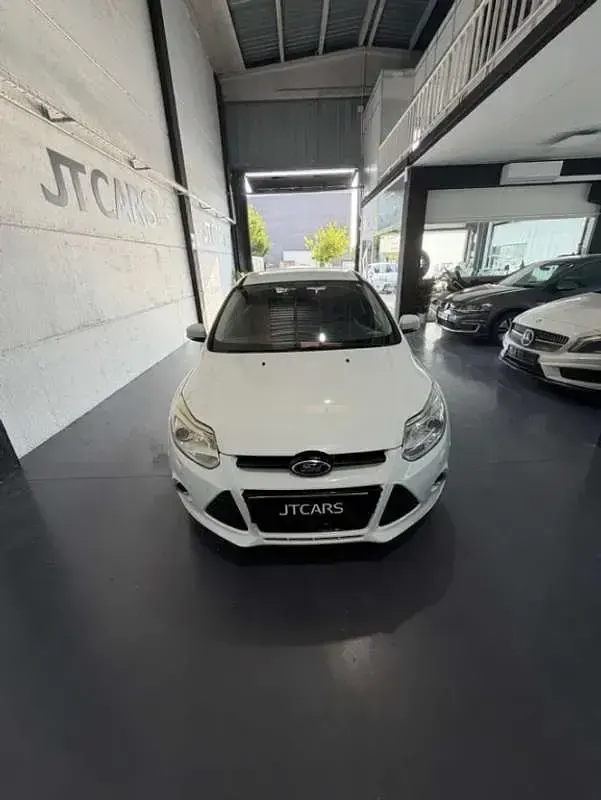 Usado Ford Focus Sport 125 CV (91 kW) 2015 Blanco Utilitario
