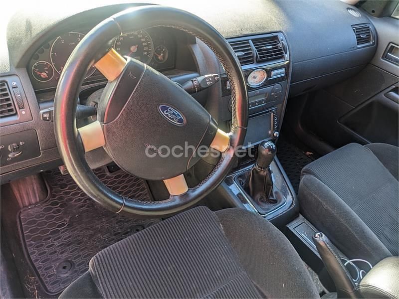 Usado Ford Mondeo Trend 115 CV (84 kW) 2003 Azul Berlina