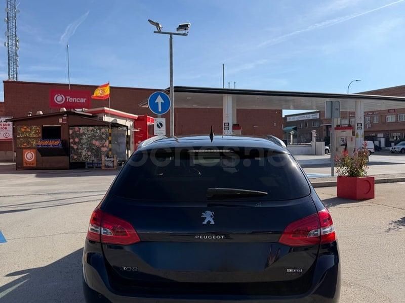 Usado Peugeot 308 SW Allure 120 CV (88 kW) 2016 Azul Familiar