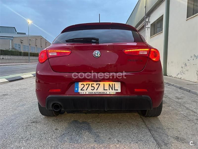 Usado Alfa Romeo Giulietta 120 CV (88 kW) 2021 Rojo Berlina