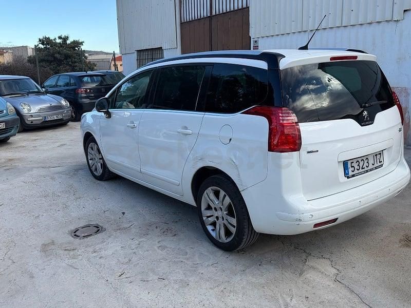 Usado Peugeot 5008 Allure 130 CV (95 kW) 2017 Blanco Monovolumen