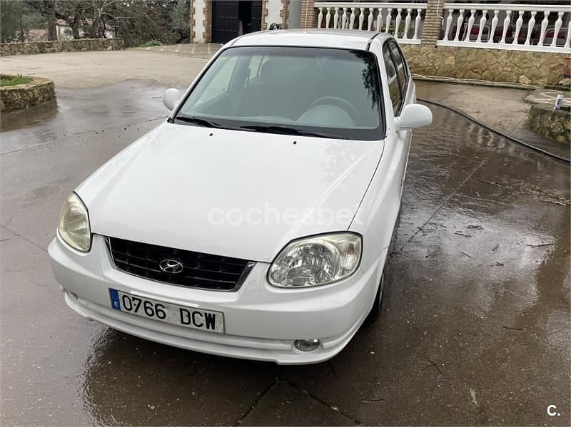 Usado Hyundai Accent GLS 112 CV (82 kW) 2005 Blanco Berlina