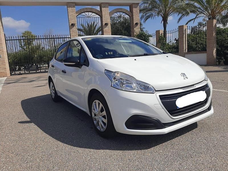 Usado Peugeot 208 Active 75 CV (55 kW) 2017 Blanco Utilitario