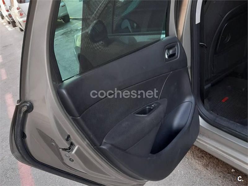 Usado Peugeot 308 SW Active 92 CV (67 kW) 2012 Beige Familiar