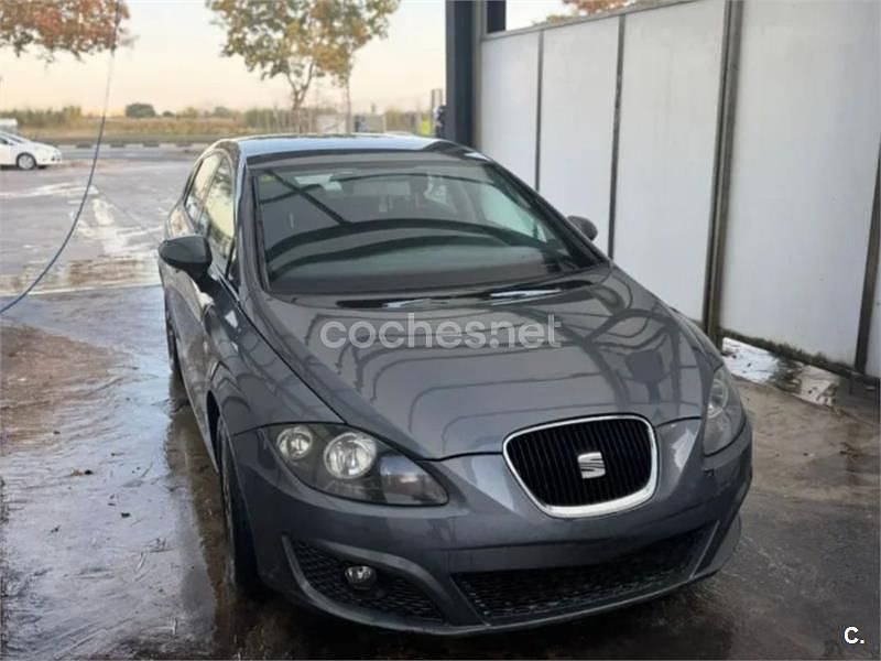 Usado Seat Leon Copa 90 CV (66 kW) 2013 Gris / plata Berlina