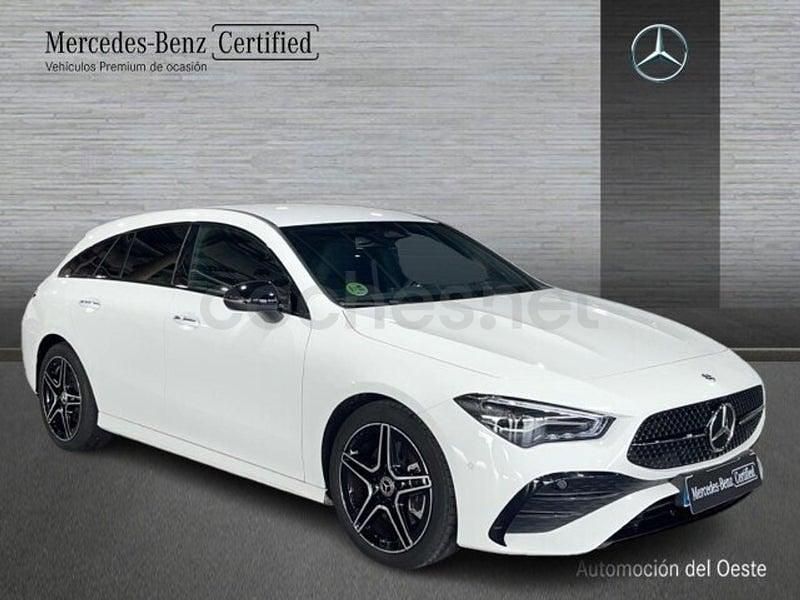 Usado Mercedes CLA200 Shooting Brake AMG line 150 CV (110 kW) 2025 Blanco polar Familiar