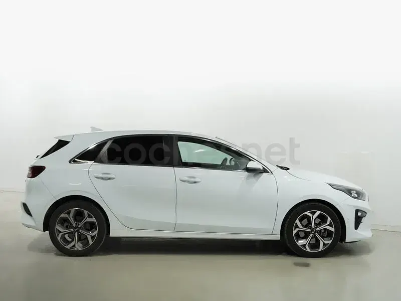 Usado Kia Ceed 120 CV (88 kW) 2021 Blanco Utilitario