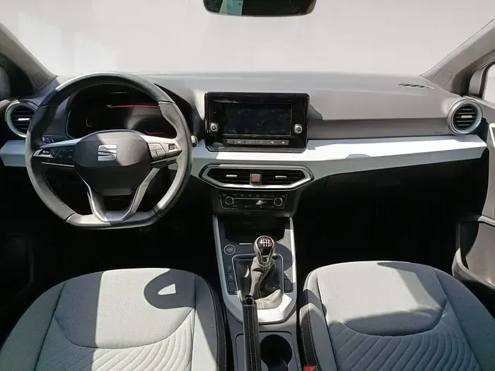 Usado Seat Ibiza 116 CV (85 kW) 2024 Gris Utilitario