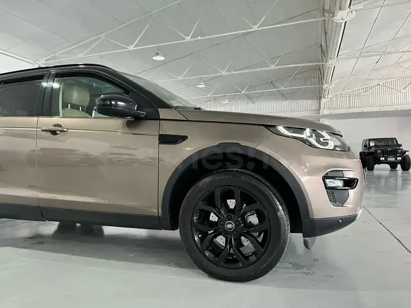 Usado Land Rover Discovery Sport HSE 150 CV (110 kW) 2015 Marrón SUV