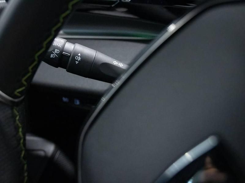 Usado Peugeot 308 GT 130 CV (95 kW) 2022 Verde Berlina