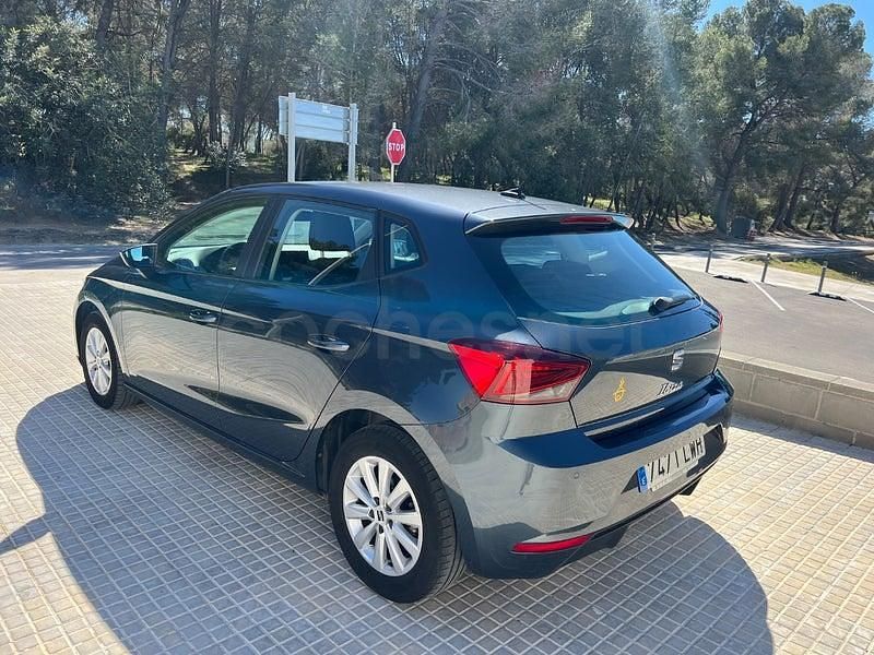 Usado Seat Ibiza Style 110 CV (80 kW) 2022 Gris / plata Utilitario
