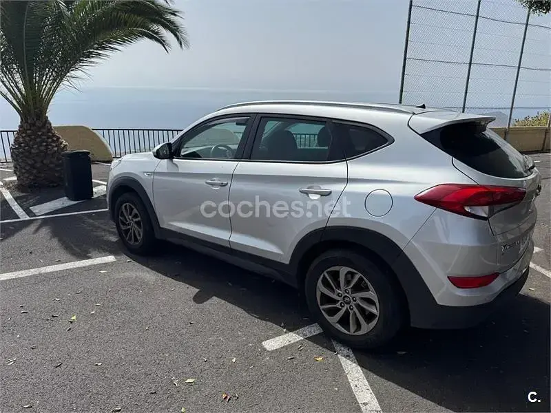 Usado Hyundai Tucson 131 CV (96 kW) 2016 Gris / plata SUV