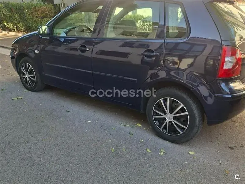 Usado VW Polo Highline 75 CV (55 kW) 2004 Negro Utilitario