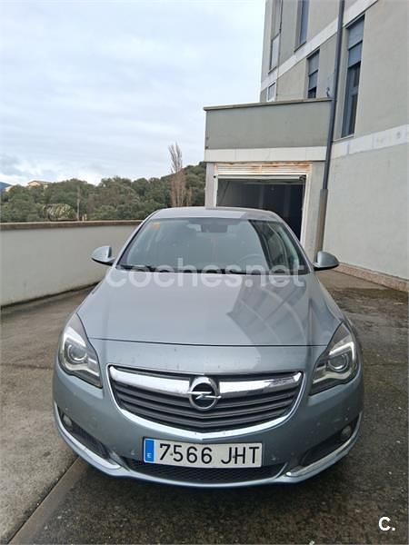 Usado Opel Insignia Business 120 CV (88 kW) 2015 Gris / plata Familiar