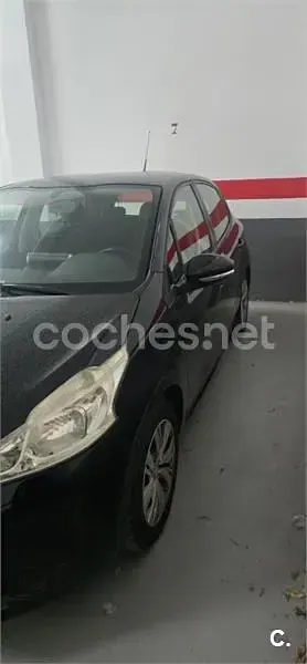 Usado Peugeot 208 Access 82 CV (60 kW) 2013 Negro Utilitario