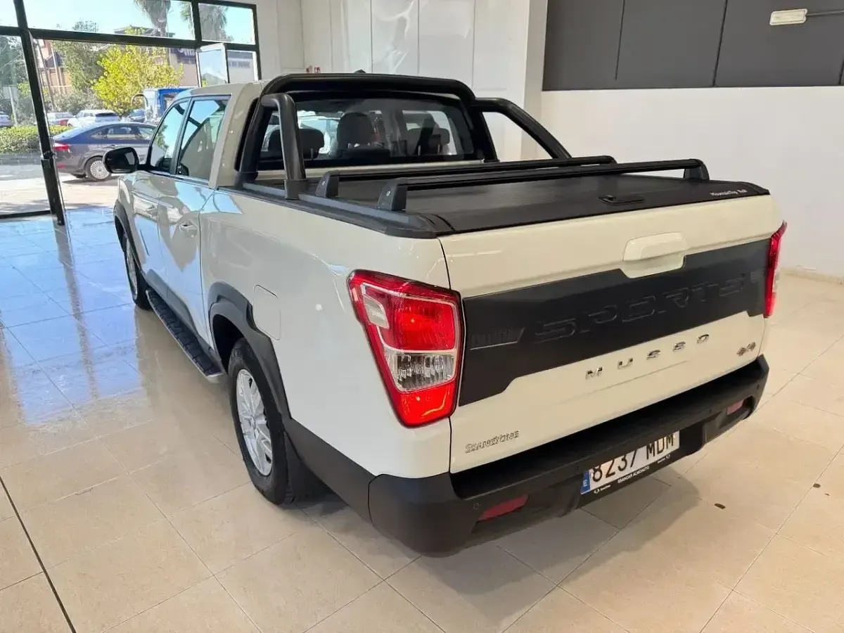 Usado SsangYong Musso 202 CV (148 kW) 2023 Blanco Pickup/Camioneta