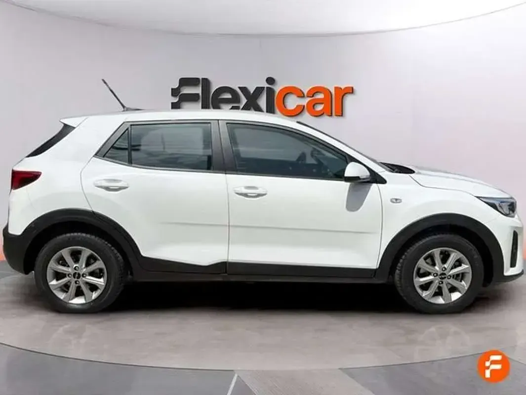 Usado Kia Stonic 84 CV (61 kW) 2022 Blanco SUV