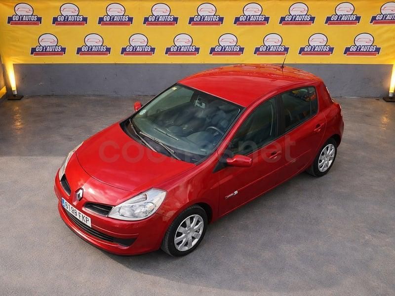 Usado Renault Clio II Dynamique 100 CV (73 kW) 2006 Granate Berlina