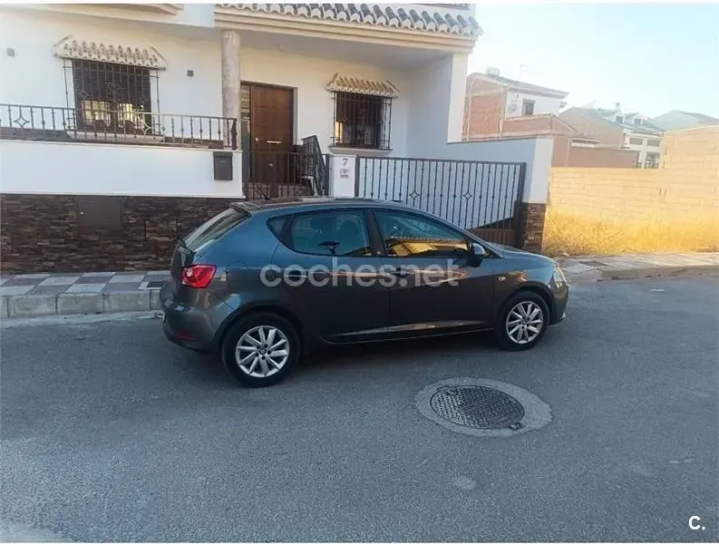 Usado Seat Ibiza CONNECT 90 CV (66 kW) 2017 Gris / plata Berlina